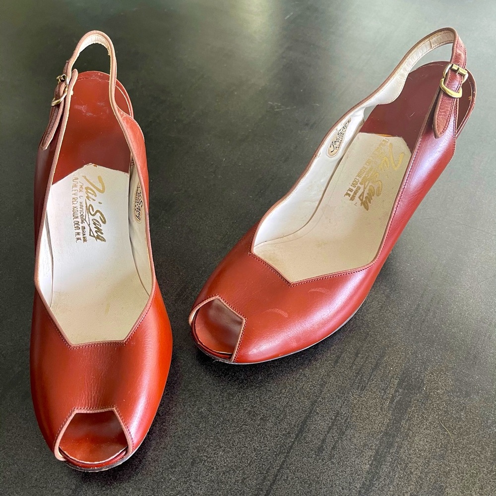 Vintage brown leather peep-toe heeled sandal